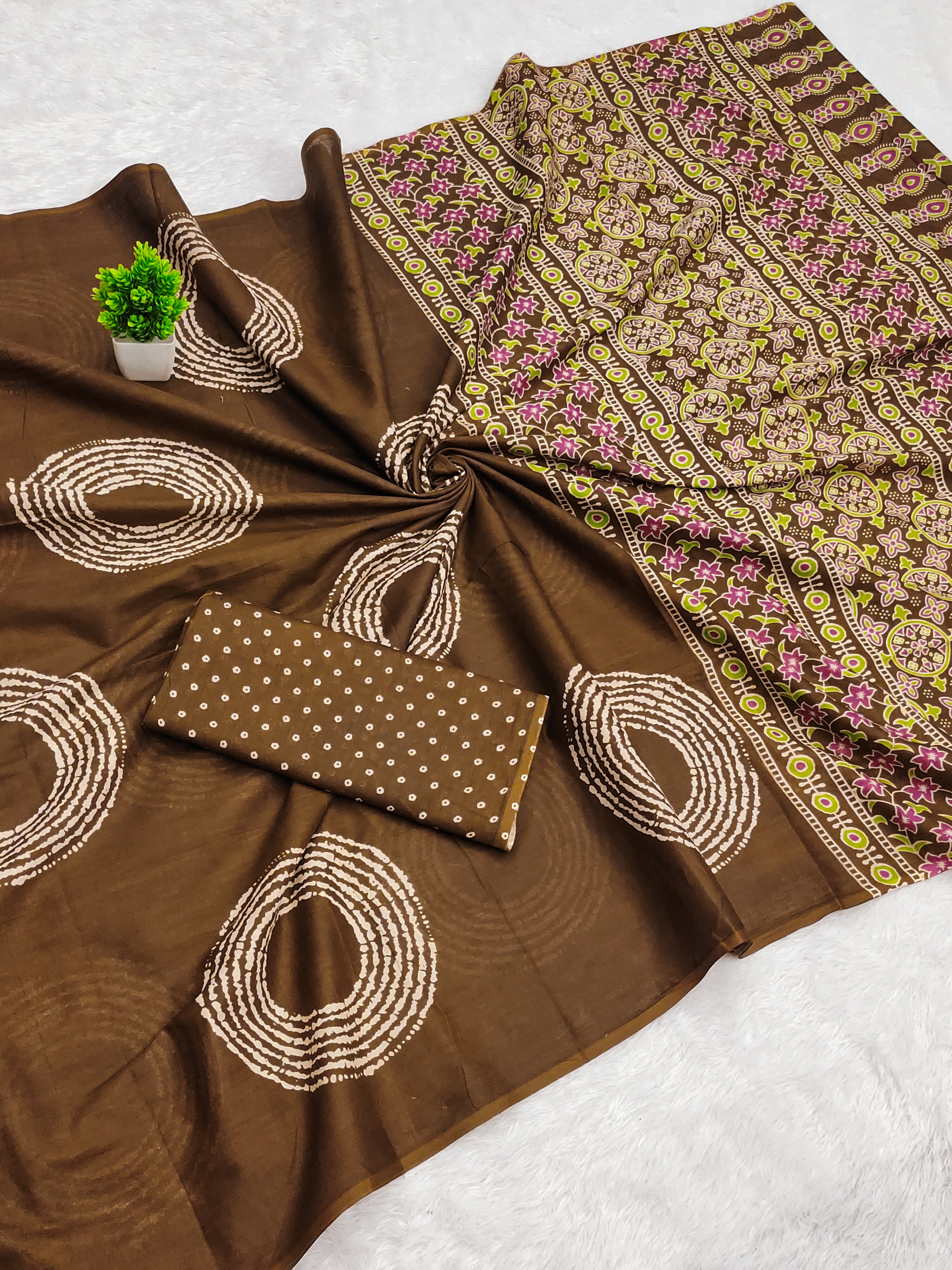 Soft Cotton Printed Saree with Bandhani Circles & Floral Designer Pallu