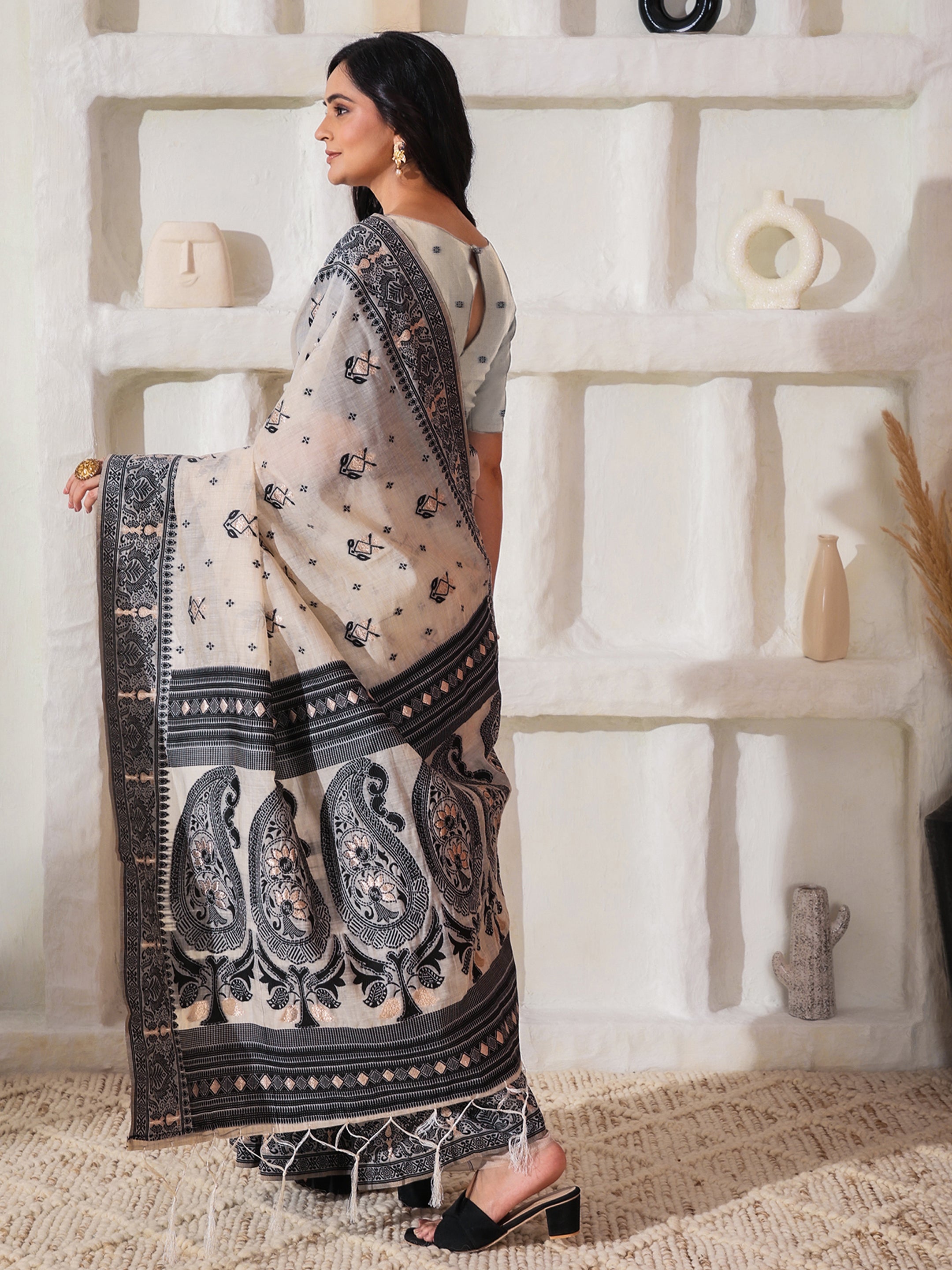 Cotton Linen Saree in Charcoal Black & White with Designer Pallu and Rich Border -1