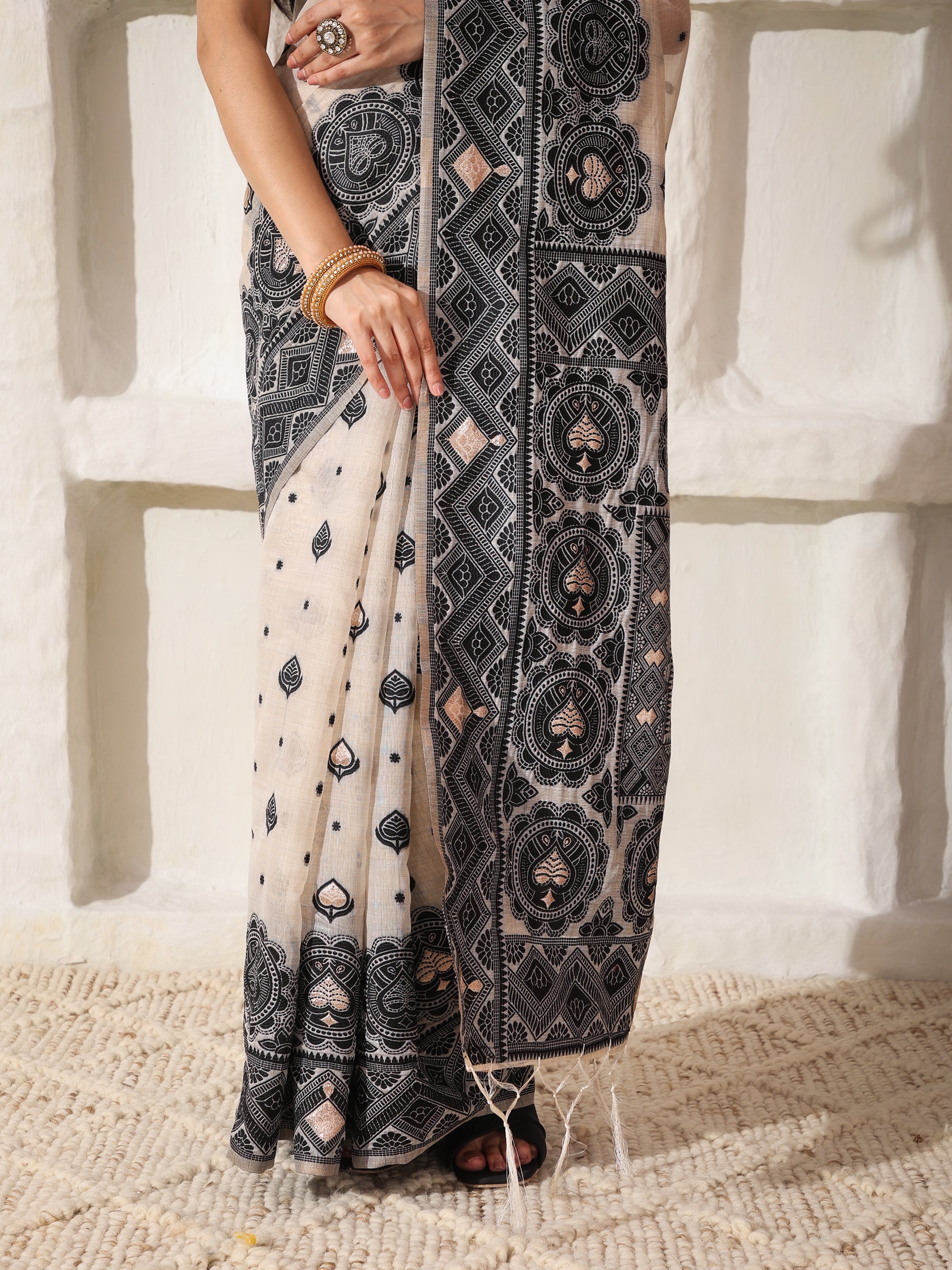 Cotton Linen Saree in Charcoal Black & White with Designer Pallu and Rich Border -3
