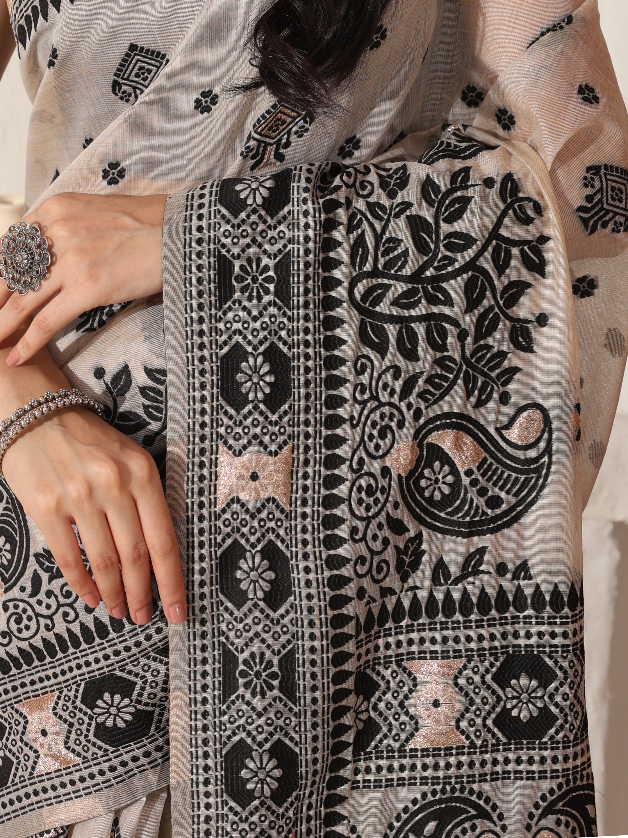 Cotton Linen Saree in Charcoal Black & White with Designer Pallu and Rich Border -6