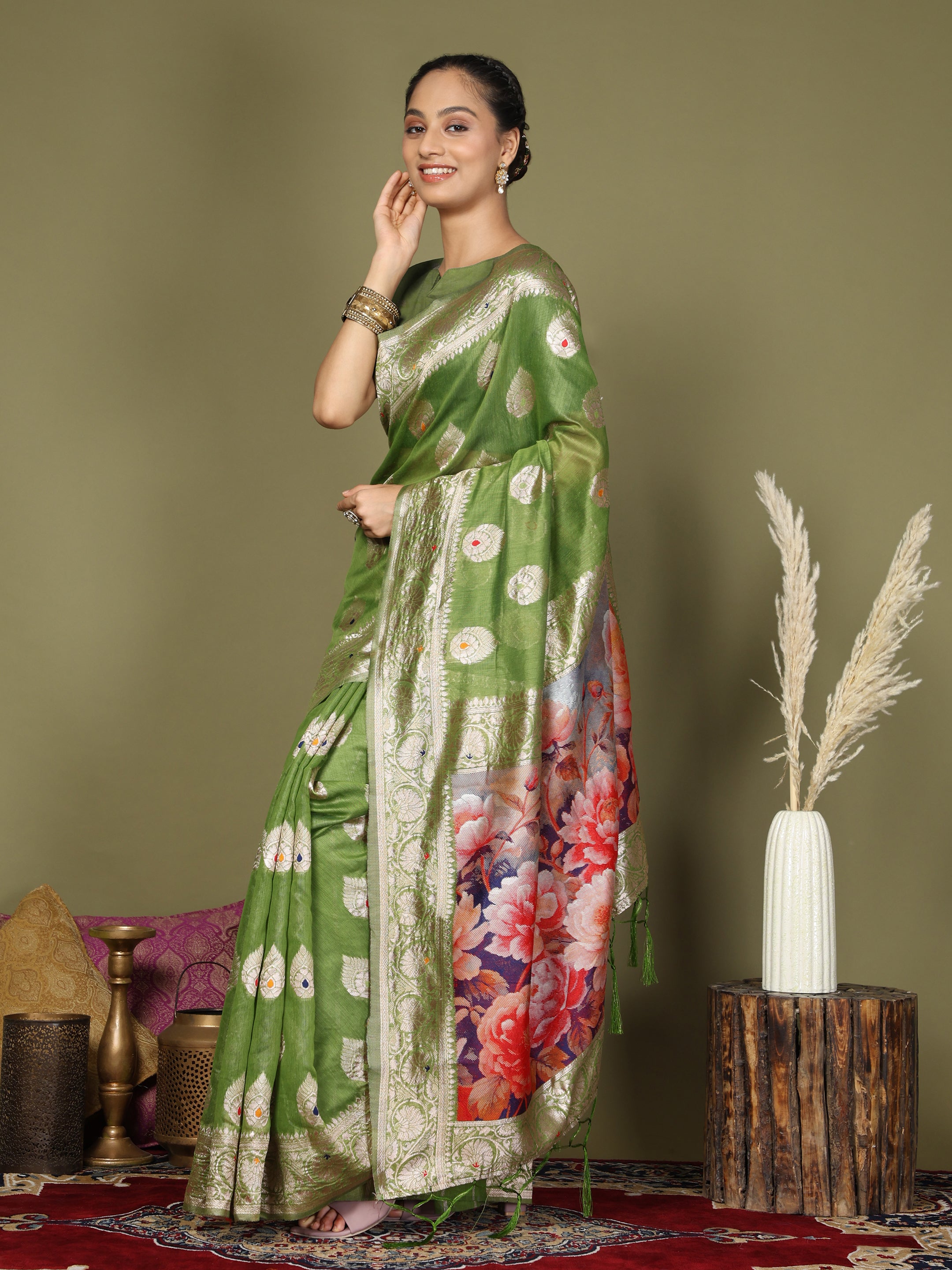 Cotton Linen Saree with Designer Floral Pallu & Premium Traditional Border-green