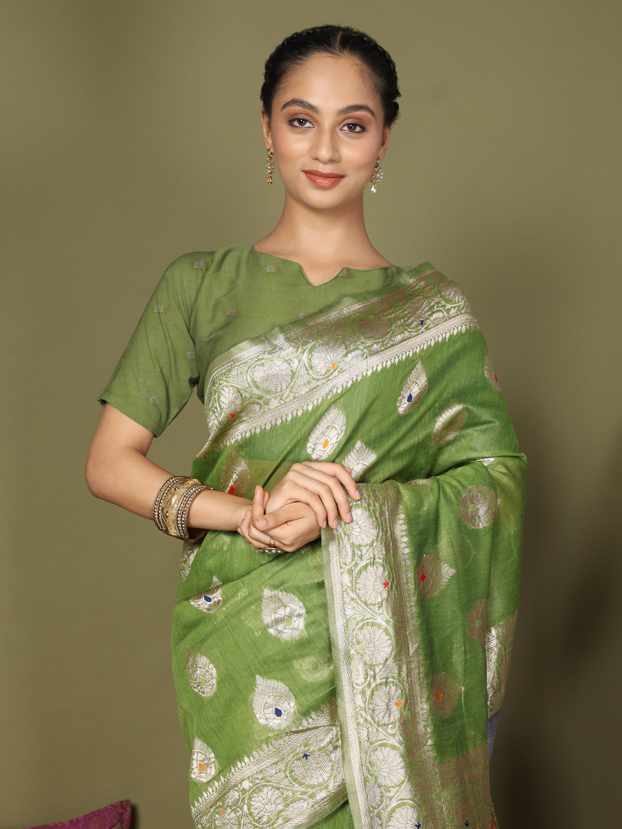 Cotton Linen Saree with Designer Floral Pallu & Premium Traditional Border-green