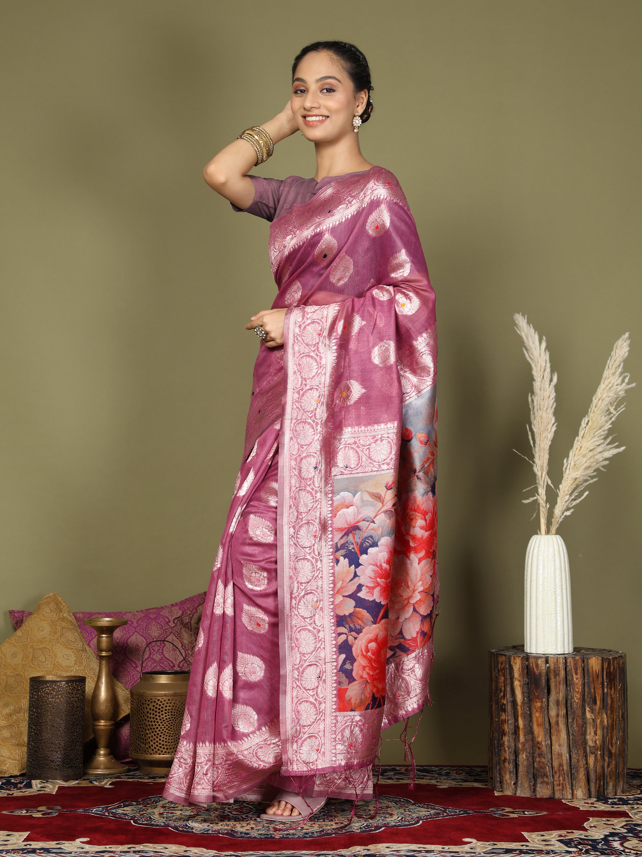 Cotton Linen Saree with Designer Floral Pallu & Premium Traditional Border-pink