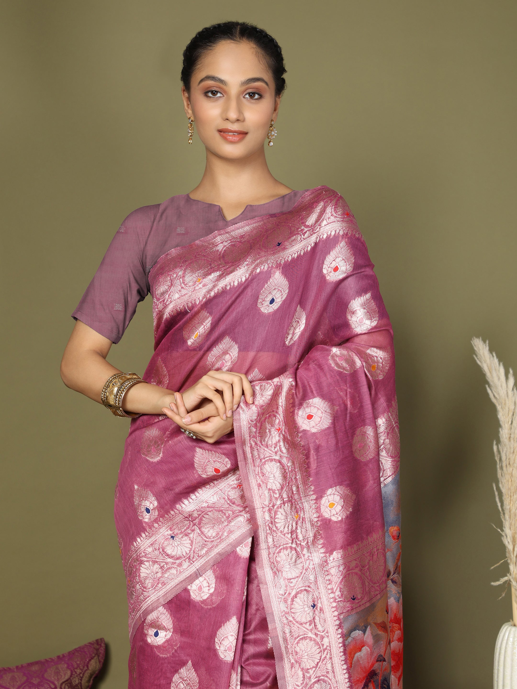 Cotton Linen Saree with Designer Floral Pallu & Premium Traditional Border-pink