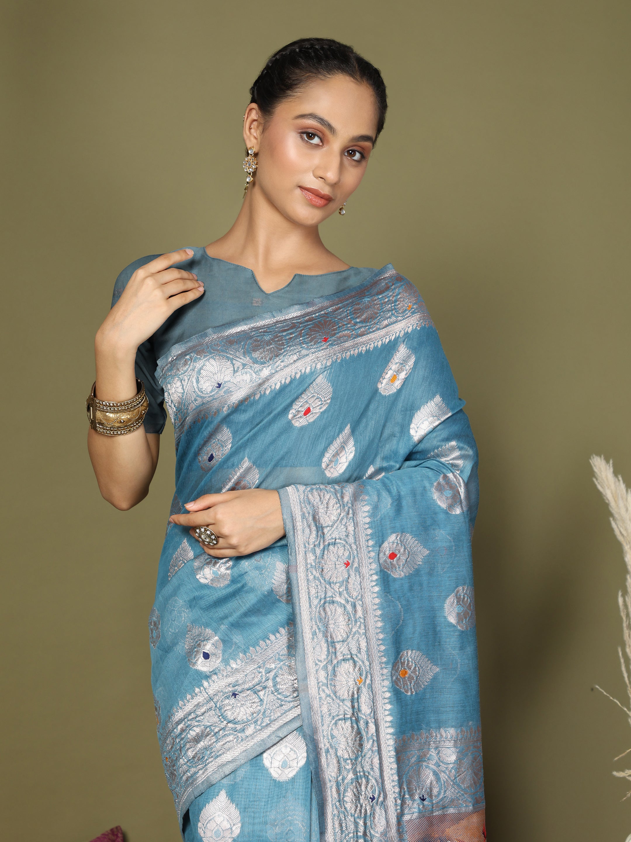 Cotton Linen Saree with Designer Floral Pallu & Premium Traditional Border-Sky Blue
