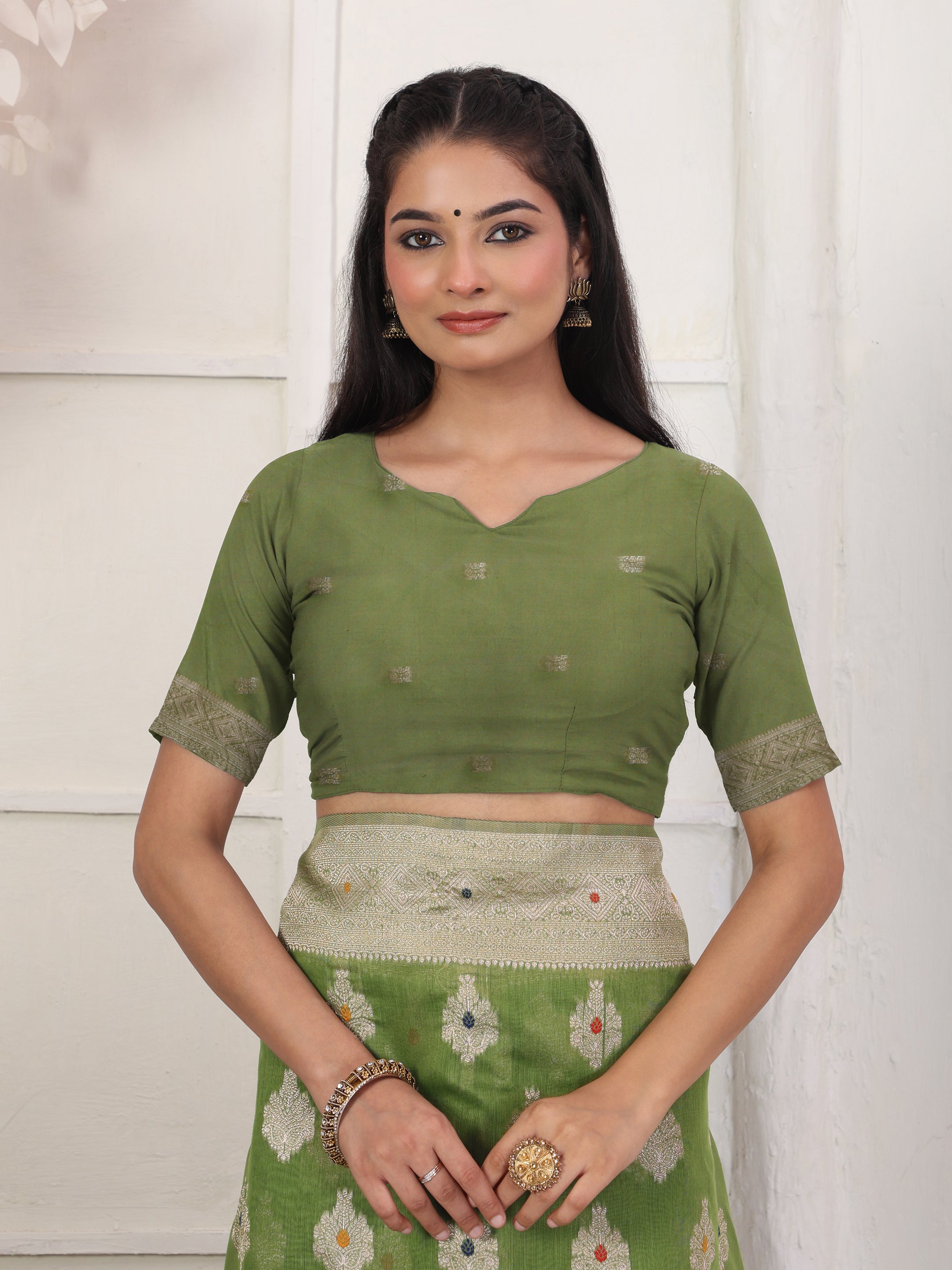 Cotton Linen Woven Saree with Peacock Design Pallu & Fine Zari Border-green