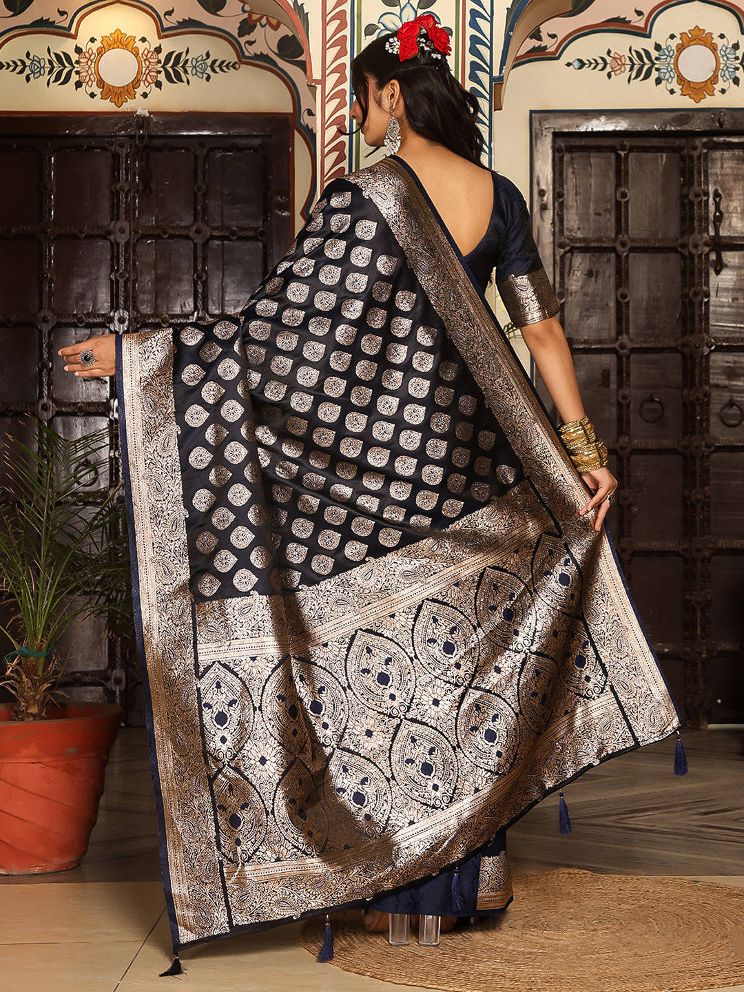 Navyblue woven kanjivaram soft silk saree with blouse piece