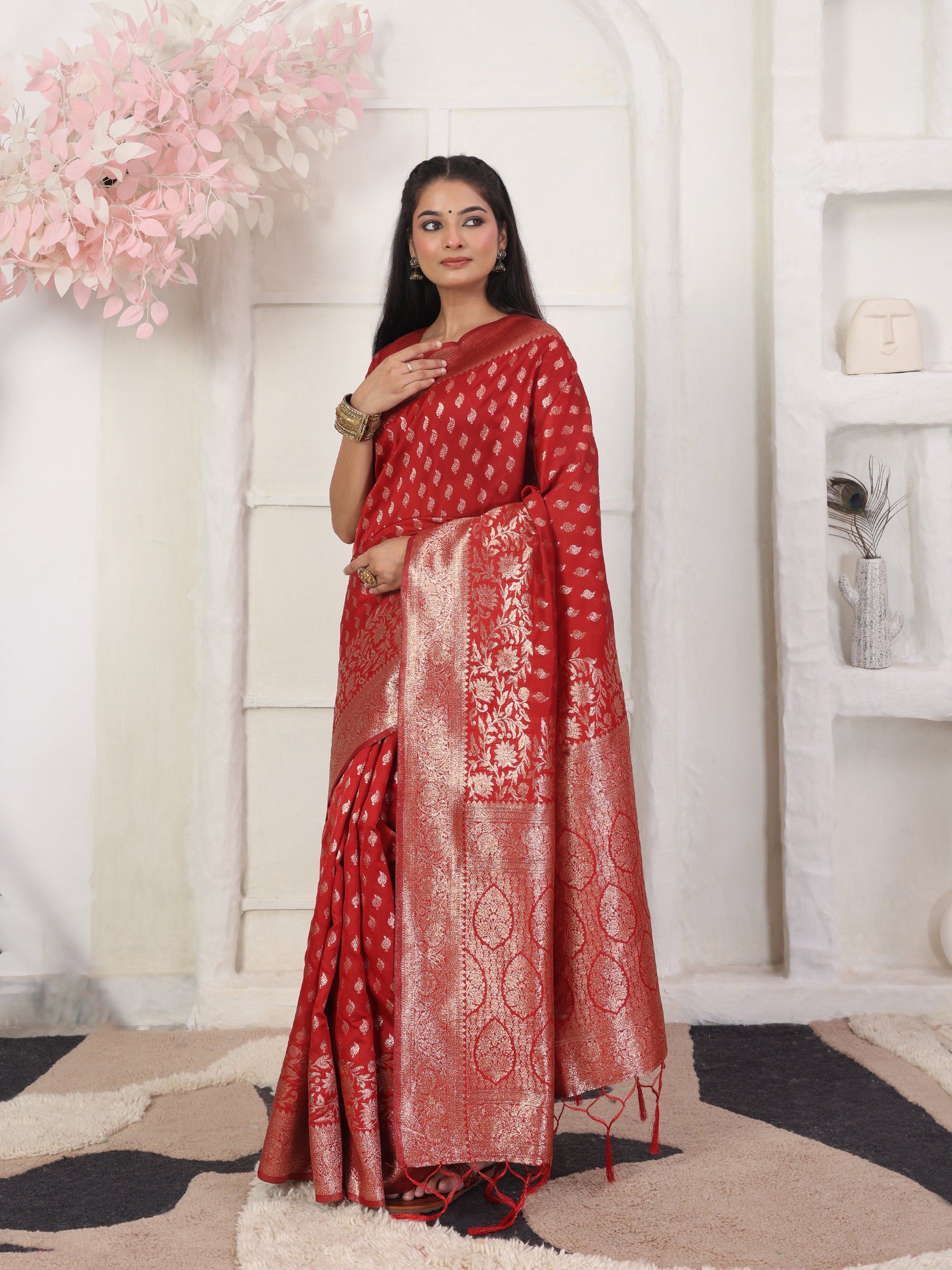 Woven Jacquard Silk Blend Saree with Rich Zari Border & Designer Pallu-red