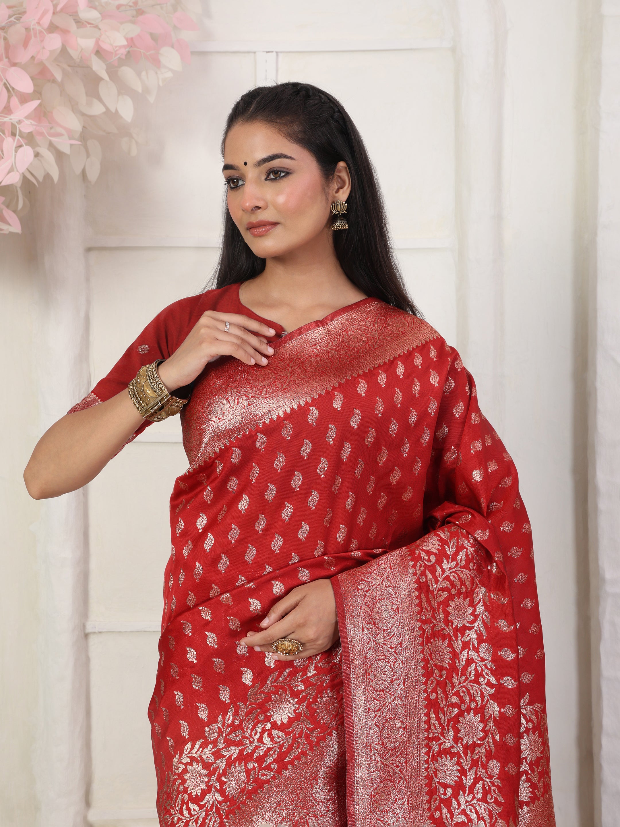 Woven Jacquard Silk Blend Saree with Rich Zari Border & Designer Pallu-red