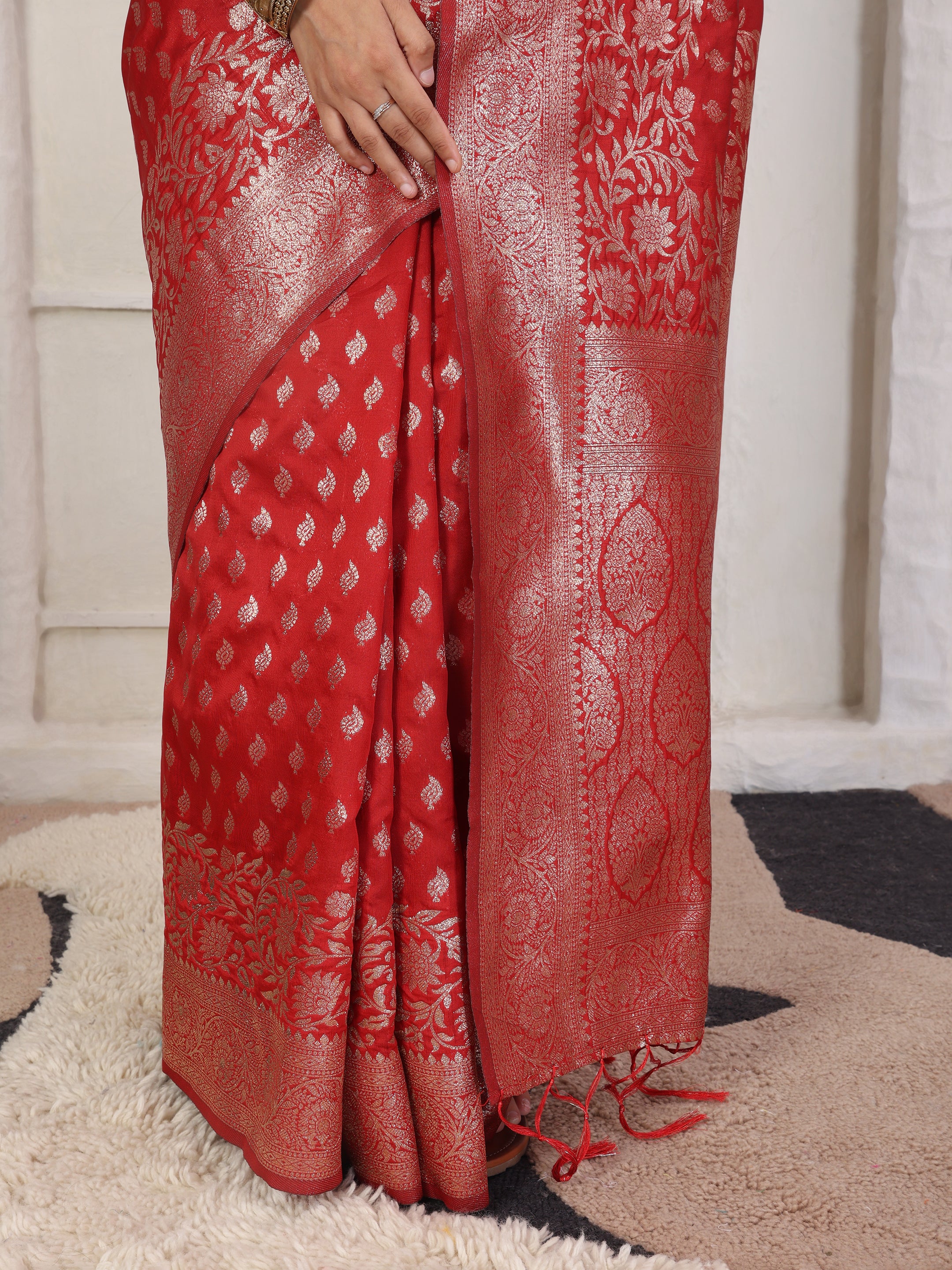 Woven Jacquard Silk Blend Saree with Rich Zari Border & Designer Pallu-red