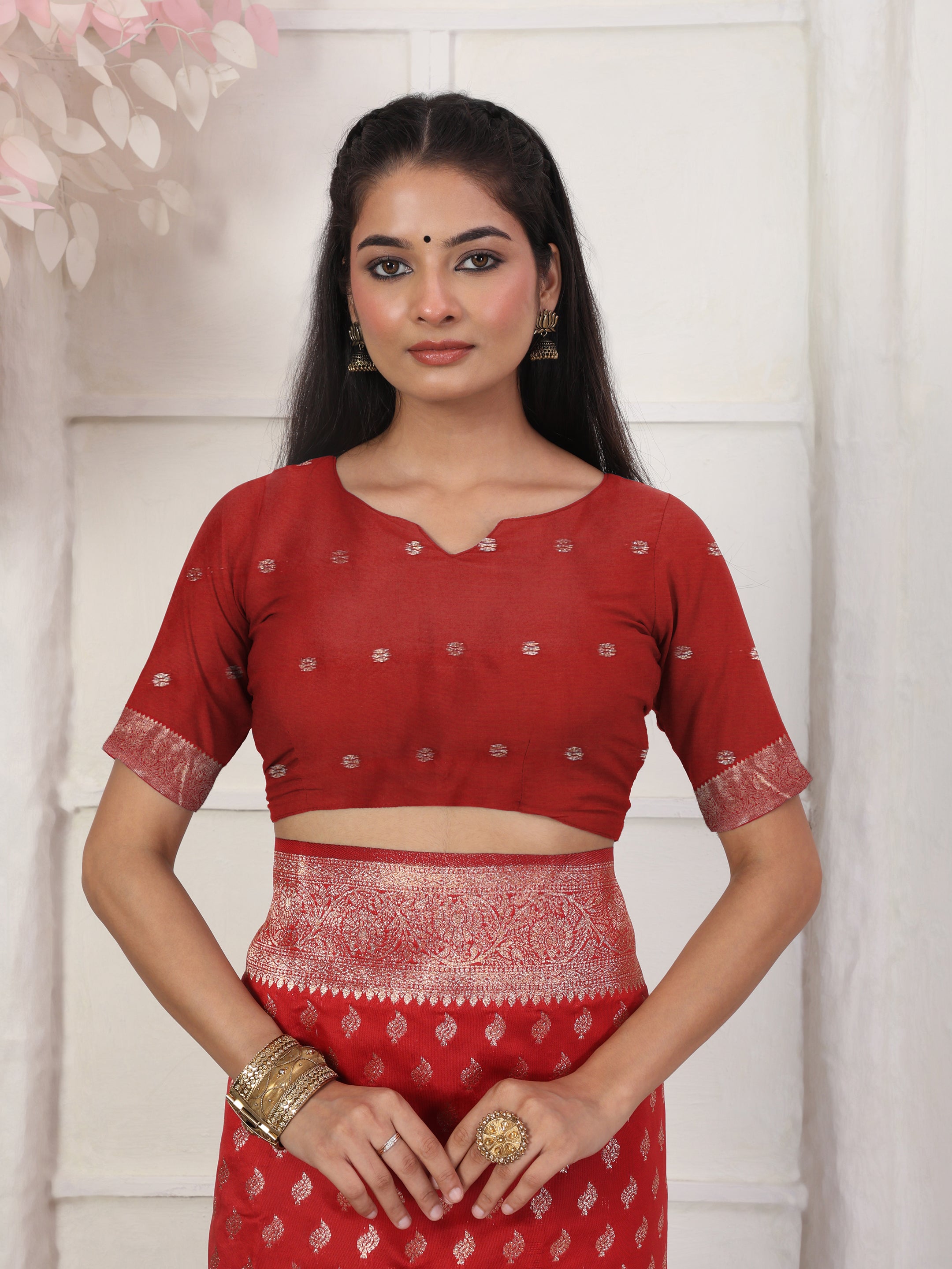 Woven Jacquard Silk Blend Saree with Rich Zari Border & Designer Pallu-red