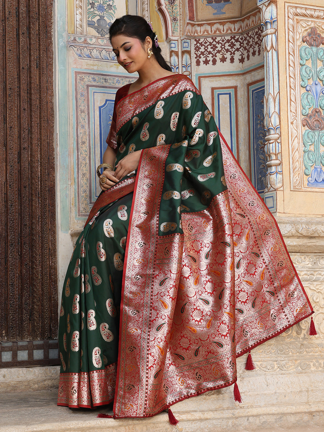 Green woven kanjivaram soft silk saree with blouse piece