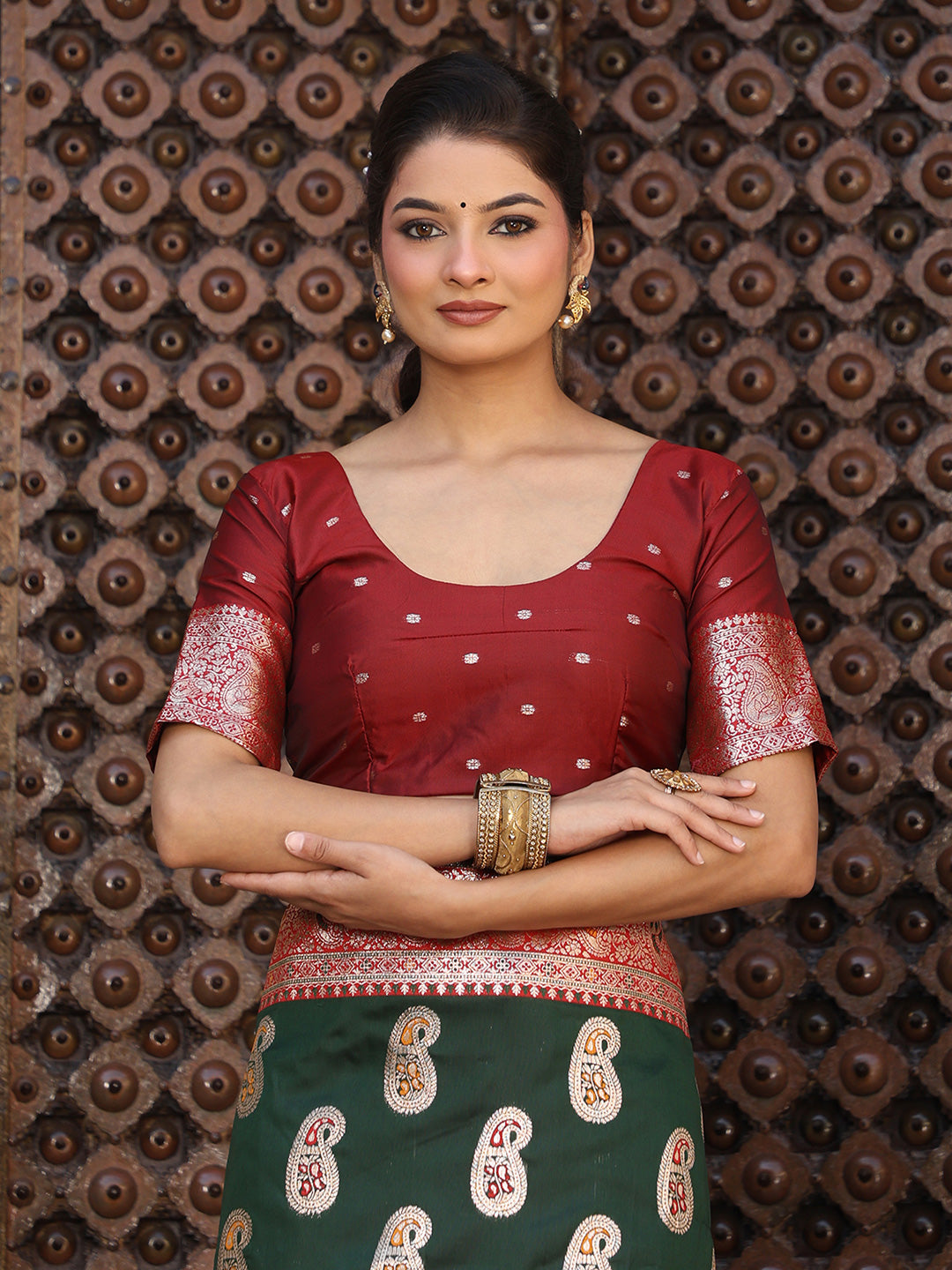 Green woven kanjivaram soft silk saree with blouse piece