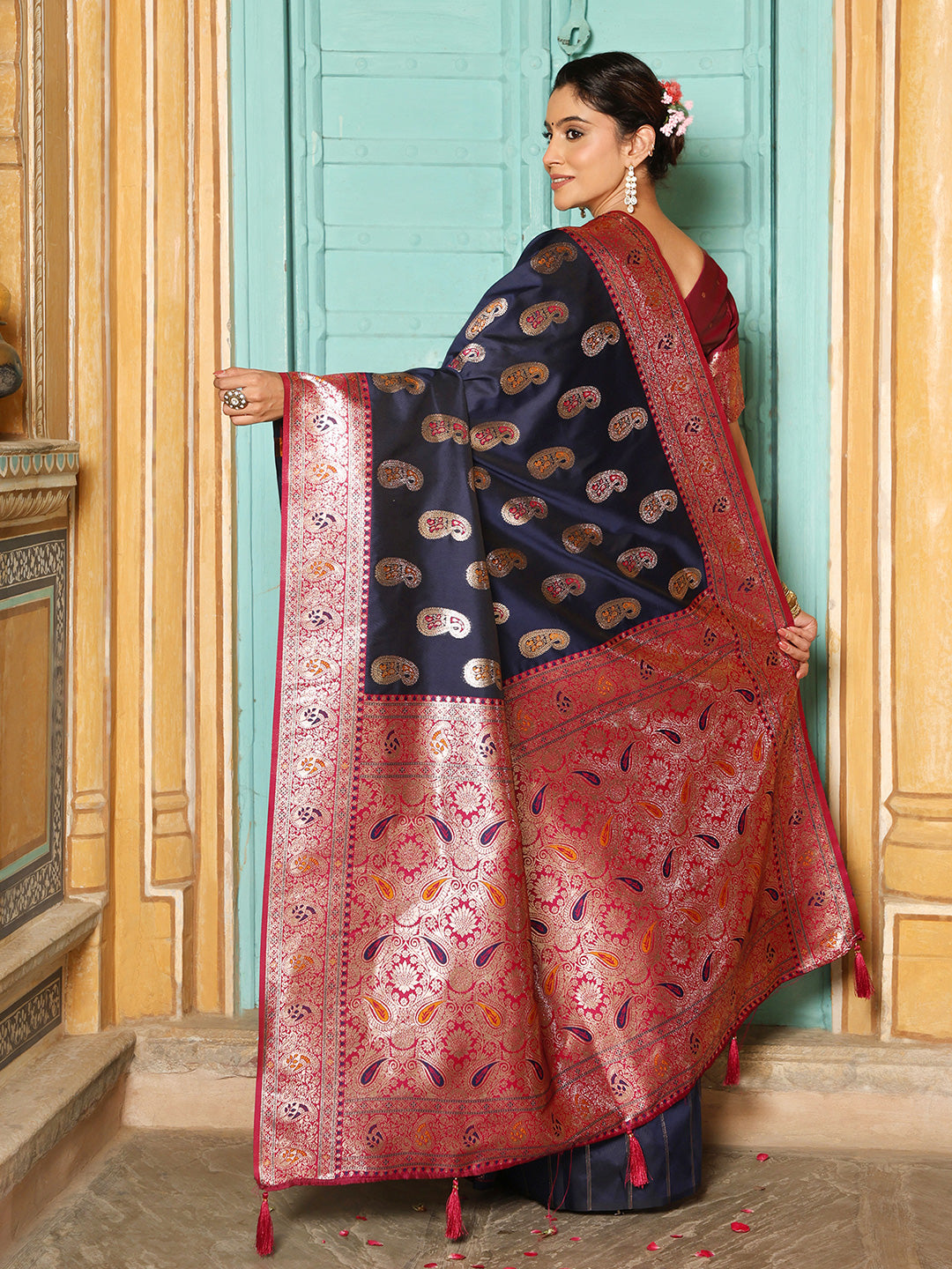 Navyblue woven kanjivaram soft silk saree with blouse piece