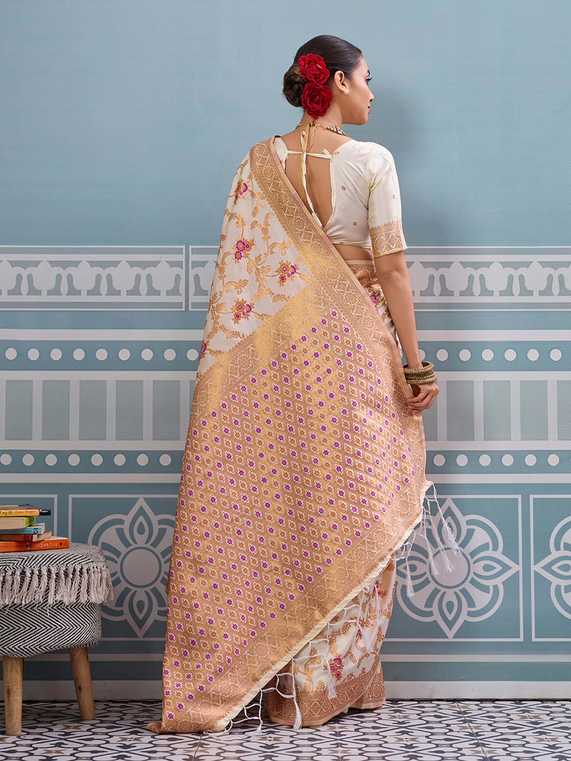 Offwhite cream woven banarasi silk saree with blouse piece