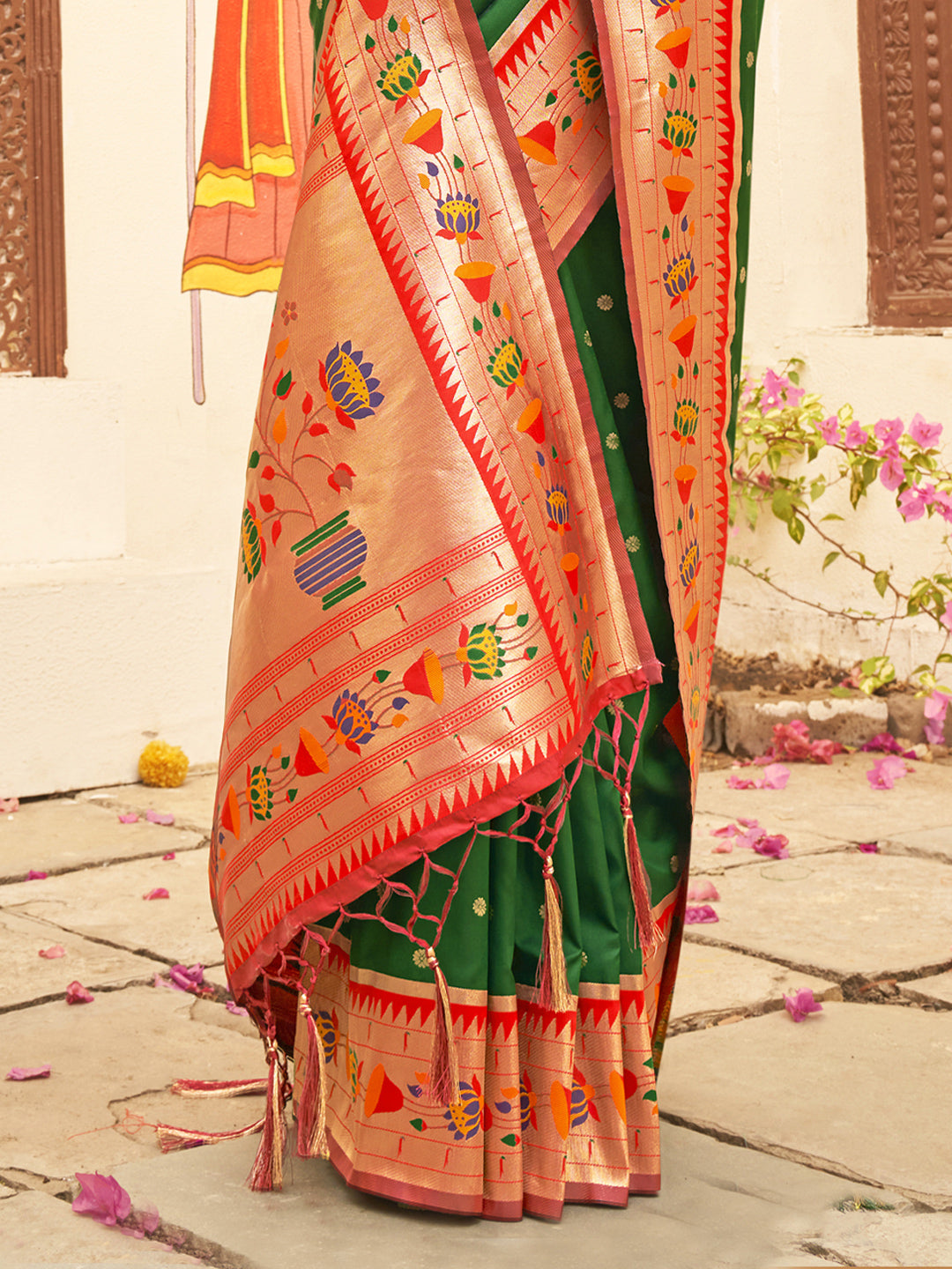 Royal Paithani Silk Saree with Multicolor Woven Border & Traditional Floral Pallu –DARKGREEN(Copy)